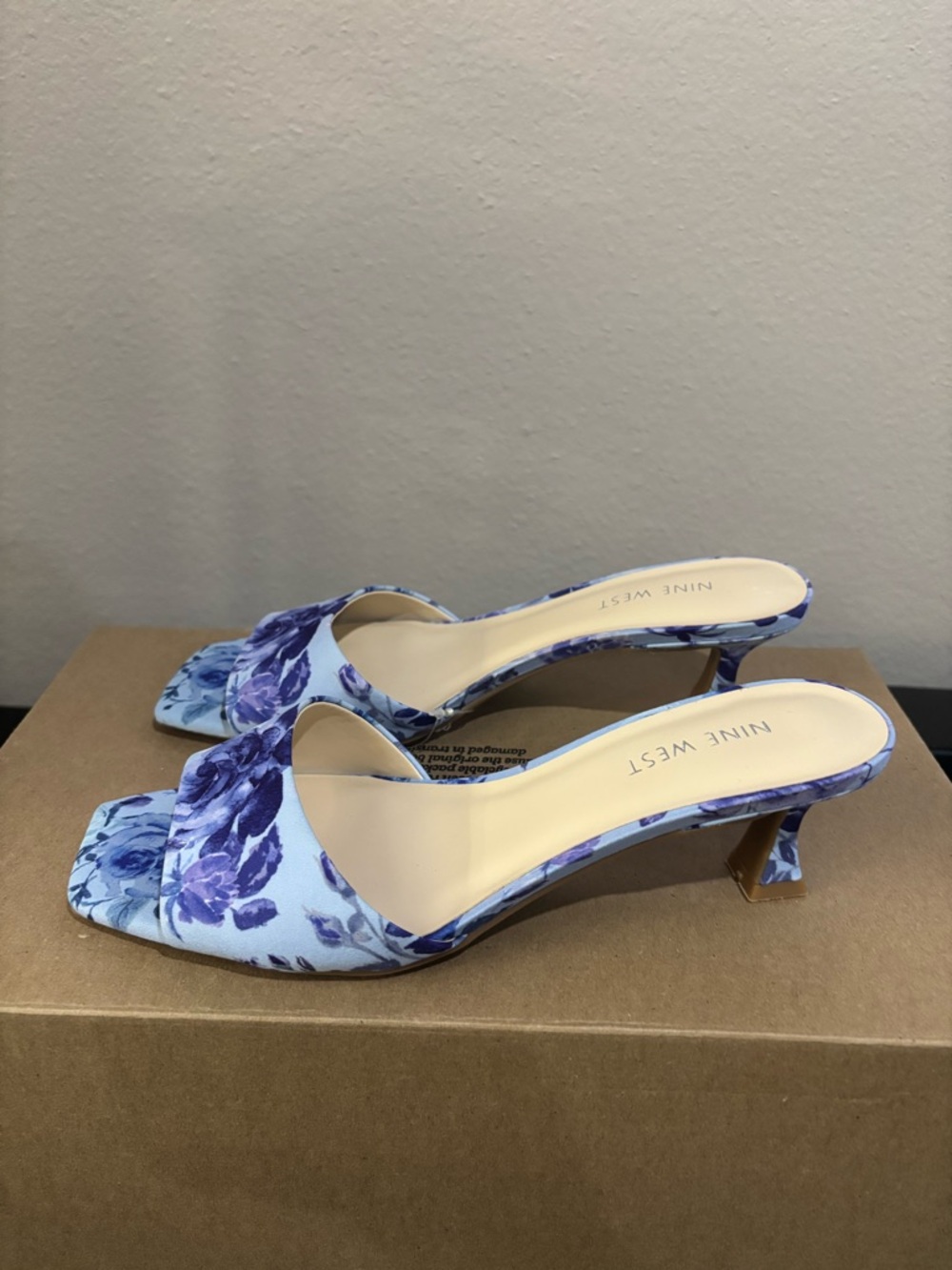 Nine West Floral Slip shoes size 8 M